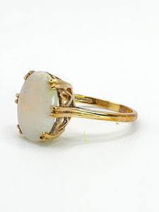 1847: Vintage; 9ct Gold Oval Cabochon White Opal Solitaire- lovely colour play
