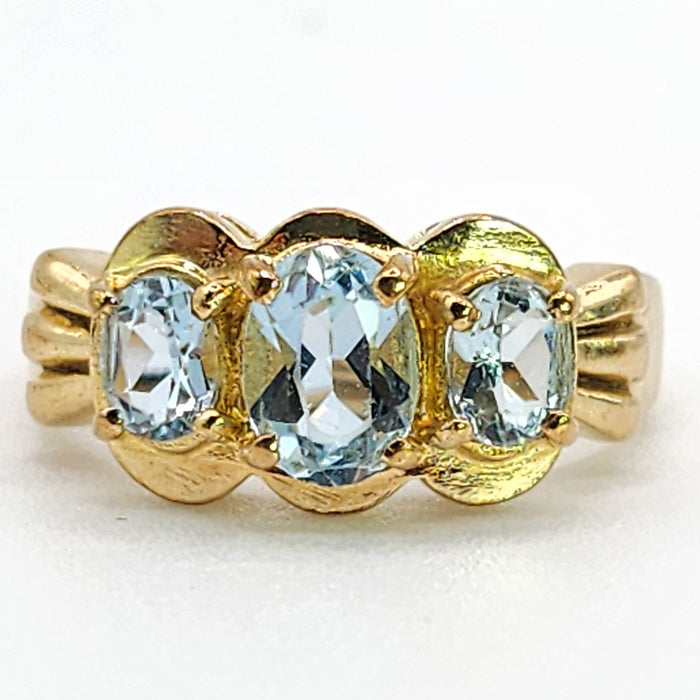 Vintage: 9ct Gold Blue Aquamarines Trilogy Ring