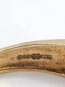 2006: Vintage: 9ct Gold Greek Key Pattern Black  & White Diamonds Ring- Sparkling natural diamonds