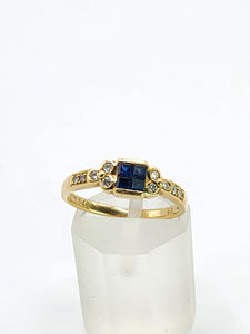 2010: Vintage: 18ct Gold French Blue Sapphires Diamonds Dress/Stacker Ring- demure, sparkling