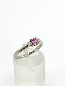 2020: Vintage: Platinum Pink Sapphire Diamonds 3-Stone Straight Ring- Crisp, Clean, Eye candy