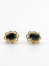 Cargar imagen en el visor de la galería, 0822: Vintage: 9ct Gold Faceted Cut Blue Sapphire Stud Earrings
