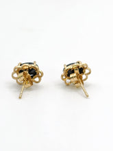 Cargar imagen en el visor de la galería, 0822: Vintage: 9ct Gold Faceted Cut Blue Sapphire Stud Earrings
