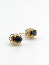 Cargar imagen en el visor de la galería, 0822: Vintage: 9ct Gold Faceted Cut Blue Sapphire Stud Earrings
