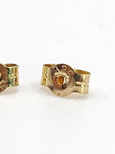 Cargar imagen en el visor de la galería, 0822: Vintage: 9ct Gold Faceted Cut Blue Sapphire Stud Earrings
