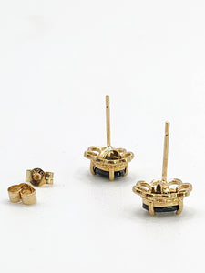 0822: Vintage: 9ct Gold Faceted Cut Blue Sapphire Stud Earrings