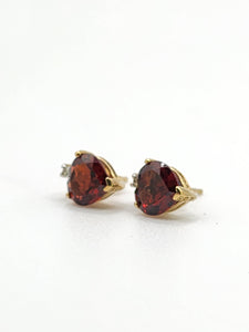 1180: Vintage: 9ct Gold Heart-Cut Garnet Diamond Stud Earrings- Lovely