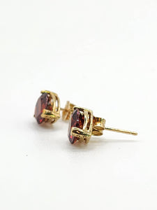 1180: Vintage: 9ct Gold Heart-Cut Garnet Diamond Stud Earrings- Lovely