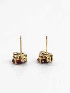 1180: Vintage: 9ct Gold Heart-Cut Garnet Diamond Stud Earrings- Lovely