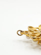 Load image into Gallery viewer, 1908: Vintage &amp; Old 9ct Gold Yellow Citrine Seed Peals Pendant- Gorgeous symmetry

