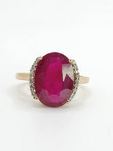 Cargar imagen en el visor de la galería, 1968: Vintage; 9ct Gold Large Red Topaz 18 Natural Diamonds; Cluster Ring - Diana style
