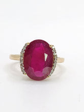 Cargar imagen en el visor de la galería, 1968: Vintage; 9ct Gold Large Red Topaz 18 Natural Diamonds; Cluster Ring - Diana style
