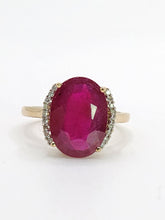 Cargar imagen en el visor de la galería, 1968: Vintage; 9ct Gold Large Red Topaz 18 Natural Diamonds; Cluster Ring - Diana style
