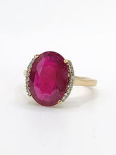 Cargar imagen en el visor de la galería, 1968: Vintage; 9ct Gold Large Red Topaz 18 Natural Diamonds; Cluster Ring - Diana style
