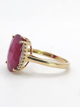 Cargar imagen en el visor de la galería, 1968: Vintage; 9ct Gold Large Red Topaz 18 Natural Diamonds; Cluster Ring - Diana style
