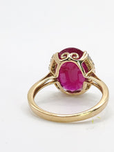 Cargar imagen en el visor de la galería, 1968: Vintage; 9ct Gold Large Red Topaz 18 Natural Diamonds; Cluster Ring - Diana style
