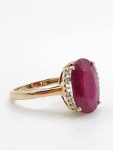 Cargar imagen en el visor de la galería, 1968: Vintage; 9ct Gold Large Red Topaz 18 Natural Diamonds; Cluster Ring - Diana style
