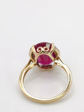 Cargar imagen en el visor de la galería, 1968: Vintage; 9ct Gold Large Red Topaz 18 Natural Diamonds; Cluster Ring - Diana style
