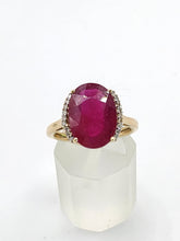 Cargar imagen en el visor de la galería, 1968: Vintage; 9ct Gold Large Red Topaz 18 Natural Diamonds; Cluster Ring - Diana style
