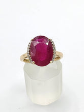 Cargar imagen en el visor de la galería, 1968: Vintage; 9ct Gold Large Red Topaz 18 Natural Diamonds; Cluster Ring - Diana style
