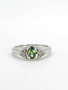2001: Vintage: 9ct White Gold Peridot Diamonds Trefoil Ring- Fresh, sparkly, eye candy
