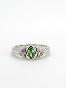 2001: Vintage: 9ct White Gold Peridot Diamonds Trefoil Ring- Fresh, sparkly, eye candy