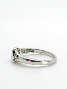 2001: Vintage: 9ct White Gold Peridot Diamonds Trefoil Ring- Fresh, sparkly, eye candy