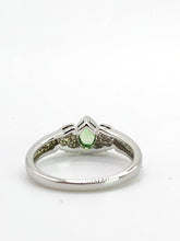 Cargar imagen en el visor de la galería, 2001: Vintage: 9ct White Gold Peridot Diamonds Trefoil Ring- Fresh, sparkly, eye candy
