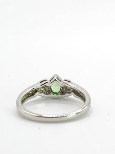 2001: Vintage: 9ct White Gold Peridot Diamonds Trefoil Ring- Fresh, sparkly, eye candy