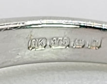 Cargar imagen en el visor de la galería, 2001: Vintage: 9ct White Gold Peridot Diamonds Trefoil Ring- Fresh, sparkly, eye candy
