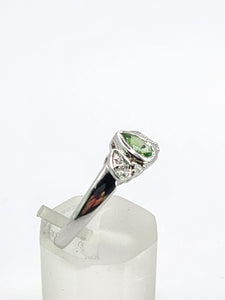 2001: Vintage: 9ct White Gold Peridot Diamonds Trefoil Ring- Fresh, sparkly, eye candy