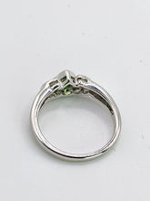 Cargar imagen en el visor de la galería, 2001: Vintage: 9ct White Gold Peridot Diamonds Trefoil Ring- Fresh, sparkly, eye candy

