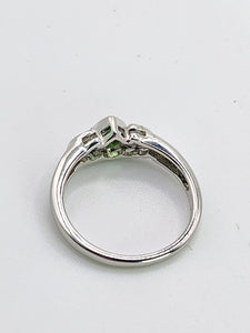 2001: Vintage: 9ct White Gold Peridot Diamonds Trefoil Ring- Fresh, sparkly, eye candy