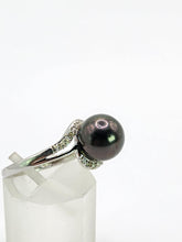 Cargar imagen en el visor de la galería, 2033: Vintage: 18ct White Gold 18 Diamonds Black Tahitian Pearl Ring- Lovely combination
