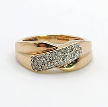 Cargar imagen en el visor de la galería, 2083: Vintage; 9ct Gold 25 Natural Diamonds Crossover Ring- Excellent
