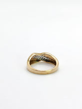 Cargar imagen en el visor de la galería, 2083: Vintage; 9ct Gold 25 Natural Diamonds Crossover Ring- Excellent

