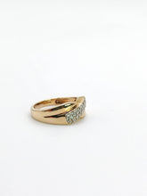 Cargar imagen en el visor de la galería, 2083: Vintage; 9ct Gold 25 Natural Diamonds Crossover Ring- Excellent
