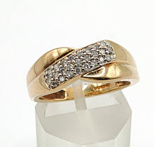 Cargar imagen en el visor de la galería, 2083: Vintage; 9ct Gold 25 Natural Diamonds Crossover Ring- Excellent
