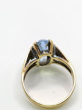 Cargar imagen en el visor de la galería, 2086: Vintage; 9ct Gold Large Pale Blue Solitaire Ring- Mature colour and hues
