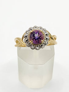 2087: Vintage: 9ct Gold lilac Amethyst Natural Diamonds Dress Ring