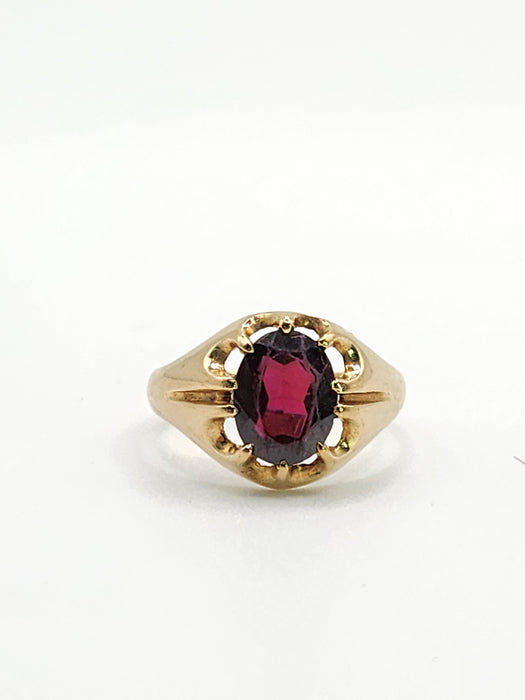 2088: Vintage: 9ct Gold Red Garnet Gypsy Solitaire Ring- Lovely cut and colour.