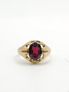 2088: Vintage: 9ct Gold Red Garnet Gypsy Solitaire Ring- Lovely cut and colour.