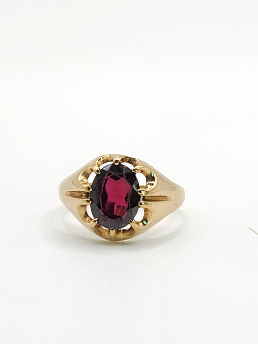 2088: Vintage: 9ct Gold Red Garnet Gypsy Solitaire Ring- Lovely cut and colour.