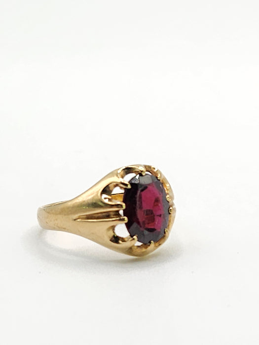 2088: Vintage: 9ct Gold Red Garnet Gypsy Solitaire Ring- Lovely cut and colour.