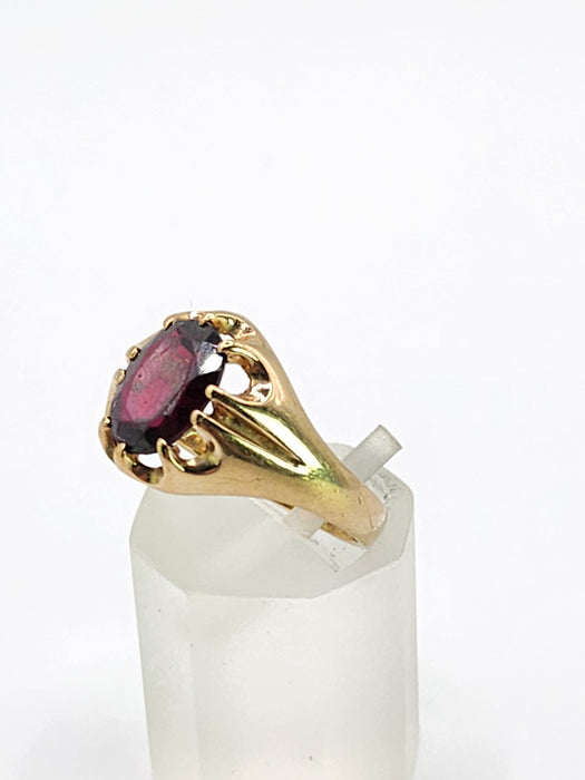 2088: Vintage: 9ct Gold Red Garnet Gypsy Solitaire Ring- Lovely cut and colour.