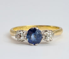 Cargar imagen en el visor de la galería, 1854: Vintage: 18ct Gold Platinum Cornflower Blue Sapphire Diamonds (0.34ct) 3-Stone Straight Ring
