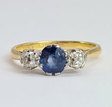 Cargar imagen en el visor de la galería, 1854: Vintage: 18ct Gold Platinum Cornflower Blue Sapphire Diamonds (0.34ct) 3-Stone Straight Ring
