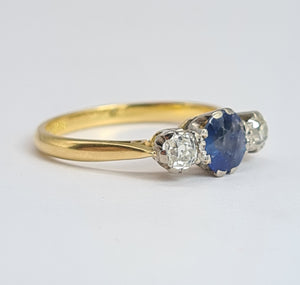 1854: Vintage: 18ct Gold Platinum Cornflower Blue Sapphire Diamonds (0.34ct) 3-Stone Straight Ring