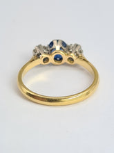 Cargar imagen en el visor de la galería, 1854: Vintage: 18ct Gold Platinum Cornflower Blue Sapphire Diamonds (0.34ct) 3-Stone Straight Ring
