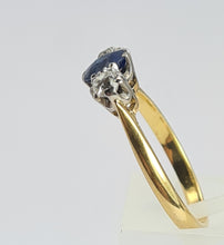 Cargar imagen en el visor de la galería, 1854: Vintage: 18ct Gold Platinum Cornflower Blue Sapphire Diamonds (0.34ct) 3-Stone Straight Ring
